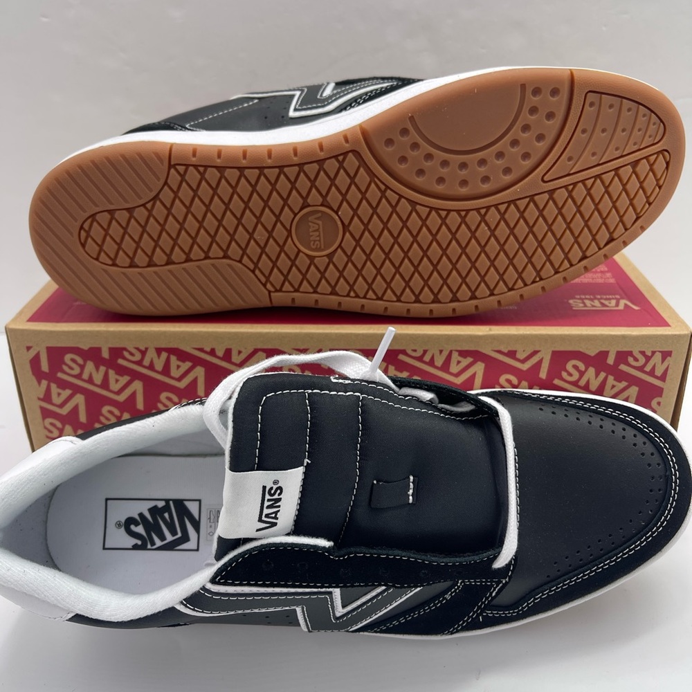Vans • Men's Black and White Lowland 2.0
Black/White
VN000D6RBZW Sneakers Skate - Picture 5 of 16